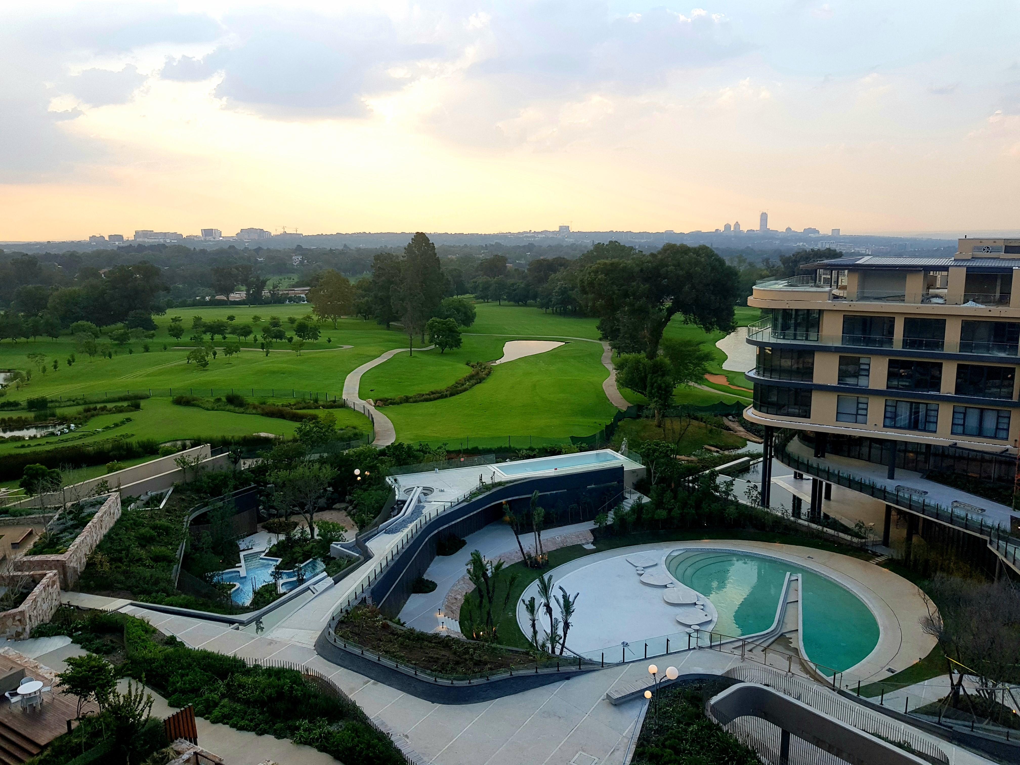The Houghton Hotel, Spa, Wellness & Golf Joanesburgo Exterior foto View of the golf course at the Royal Park