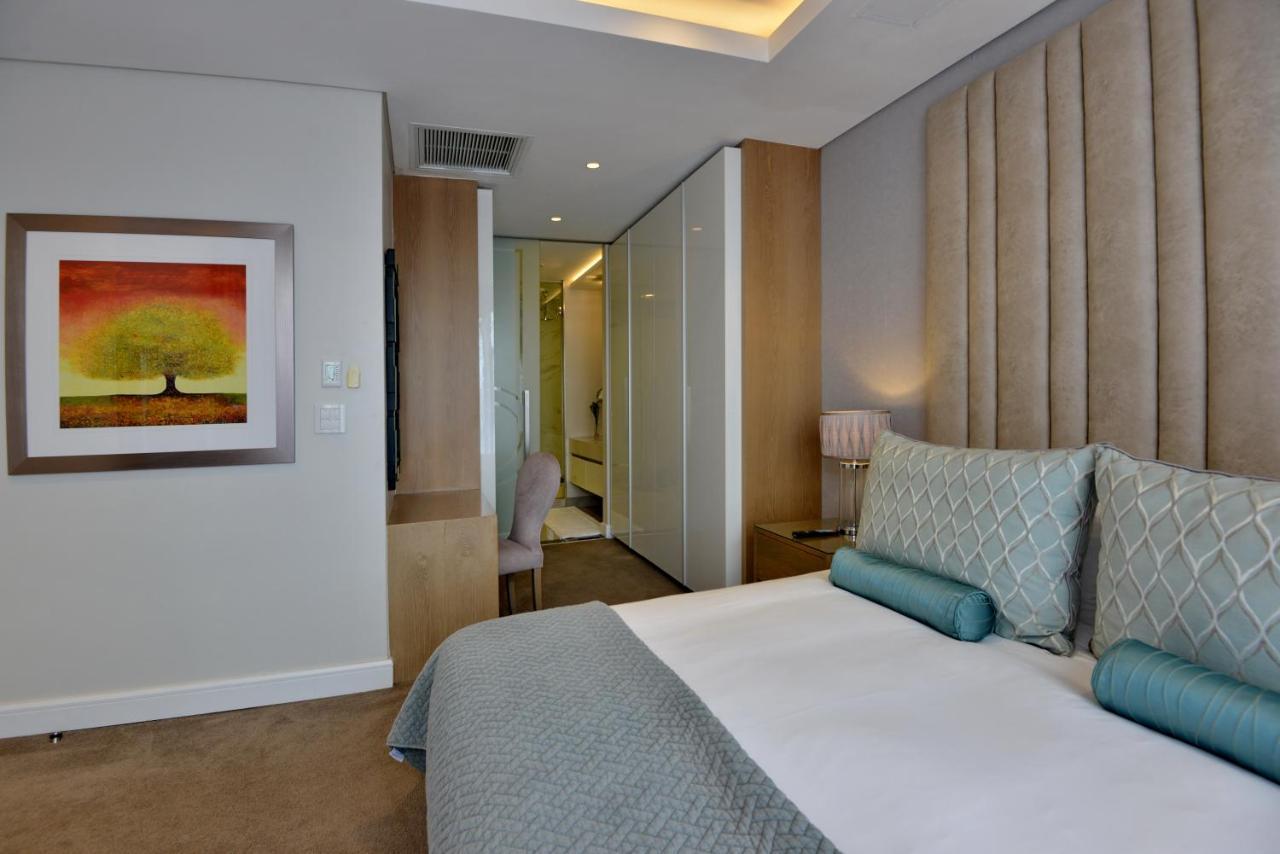 The Houghton Hotel, Spa, Wellness & Golf Joanesburgo Exterior foto A bedroom at the hotel