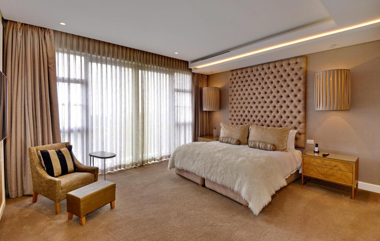 The Houghton Hotel, Spa, Wellness & Golf Joanesburgo Exterior foto A bedroom
