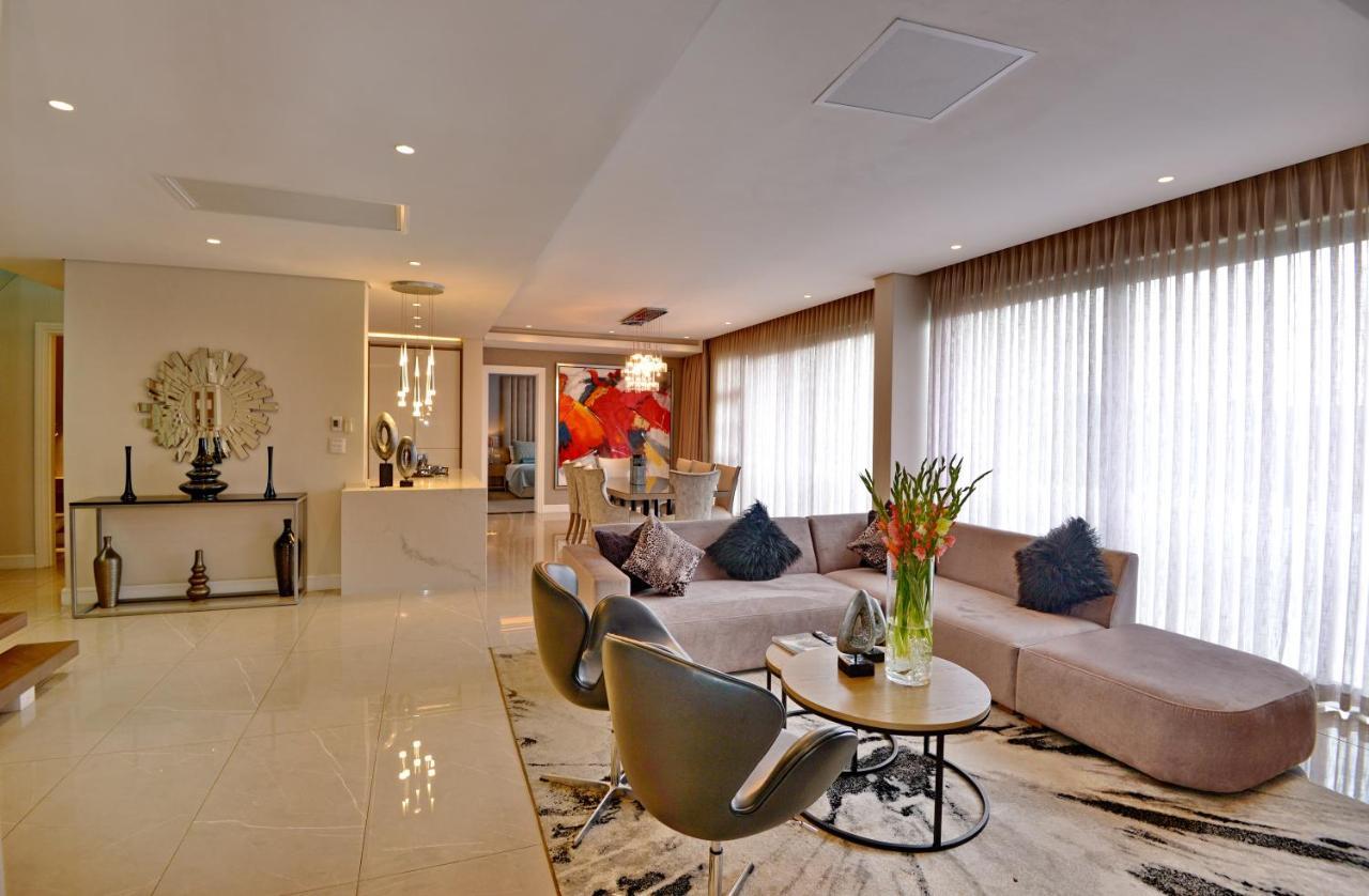 The Houghton Hotel, Spa, Wellness & Golf Joanesburgo Exterior foto A living room in a luxury apartment